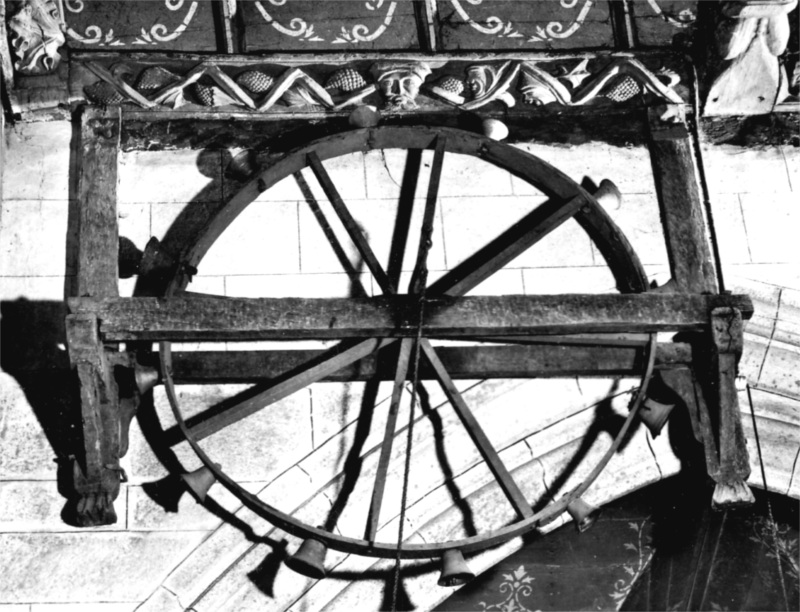 Confort-Meilars (Bretagne) : roue  carillon ou de fortune.