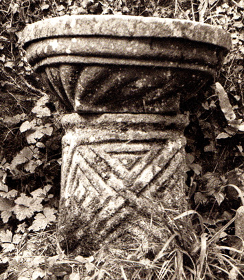 Ancien bnitier de l'abbaye de Landvennec (Bretagne)