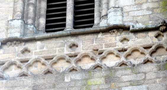 La tour gothique de l'abbaye saint-Sauveur de Redon (Bretagne).