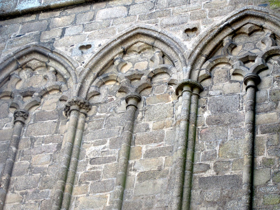 La tour gothique de l'abbaye saint-Sauveur de Redon (Bretagne).