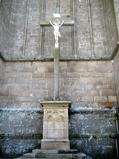 La tour gothique de l'abbaye saint-Sauveur de Redon (Bretagne).