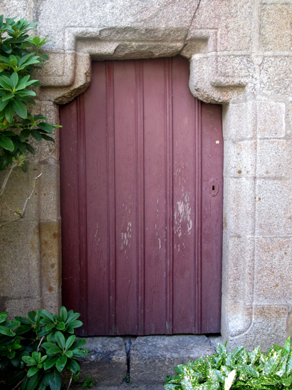 La tour gothique de l'abbaye saint-Sauveur de Redon (Bretagne).