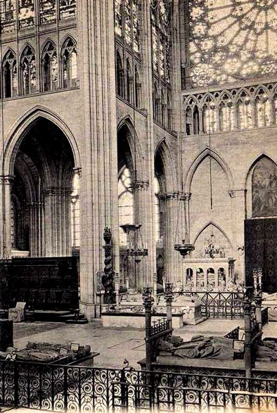 Basilique de Saint-Denis, côté gauche