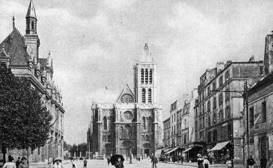 Vue de la Basilique de Saint-Denis et de la Mairie