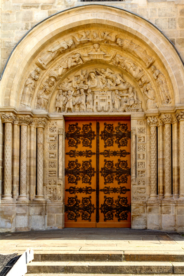 Portail de la basilique de Saint-Denis (Paris).