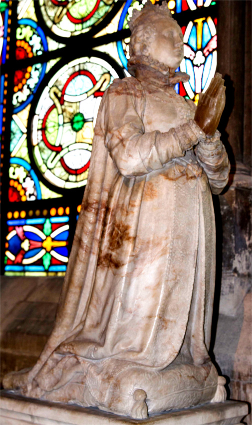 Basilique de Saint-Denis : statue priante de Marie de Bourbon Vendme.