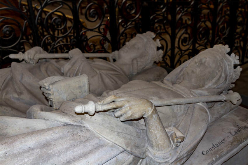 Basilique de Saint-Denis : pierres tombales de Philippe et Constance de Castille.