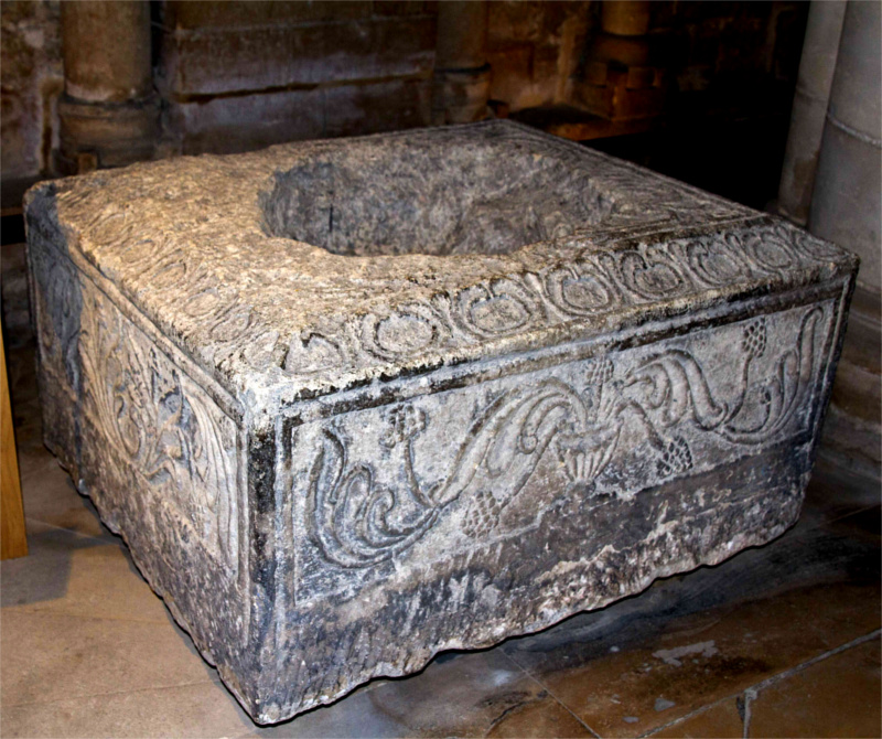 Crypte de la basilique de Saint-Denis (prs de Paris).