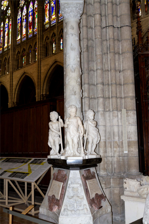 Basilique de Saint-Denis : monument de coeur de Franois II.