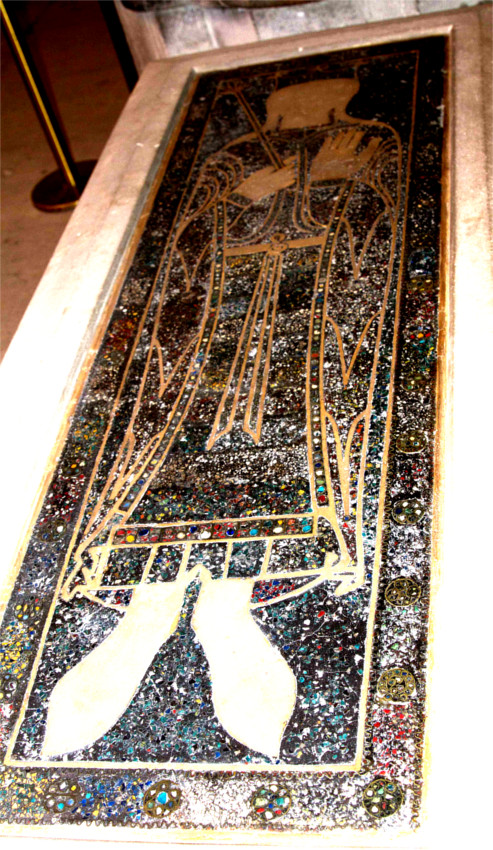 Basilique de Saint-Denis : pierre tombale de Frdgonde..