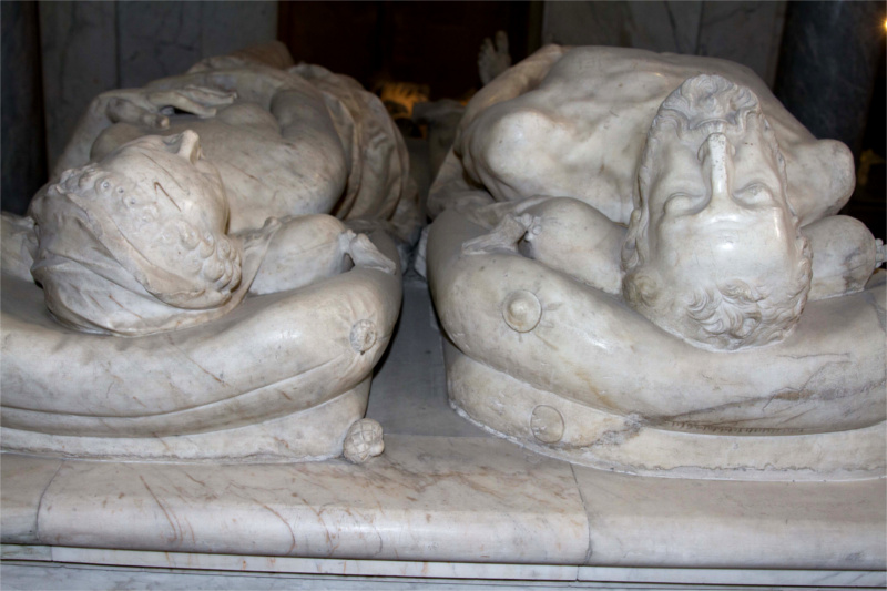 Basilique de Saint-Denis : tombeau de Henri II et Catherine de Mdicis.