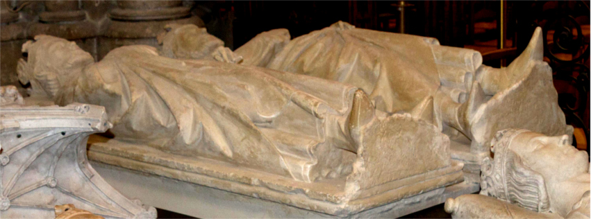 Basilique de Saint-Denis : gisants (de gauche  droite) de Charles Martel et de Phillipe IV le Bel.