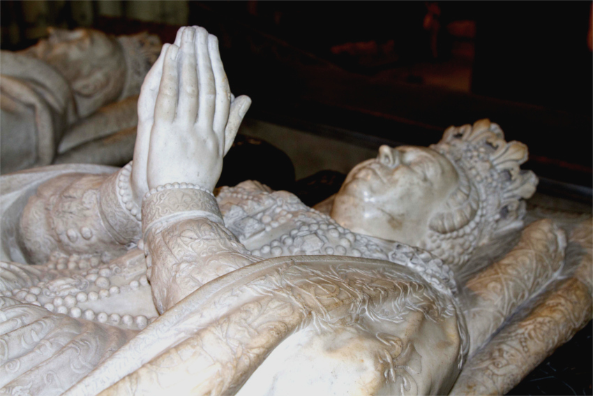Basilique de Saint-Denis : gisant de Catherine de Mdicis.