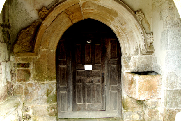 Belle-Isle-en-Terre (Bretagne) : chapelle de Locmaria