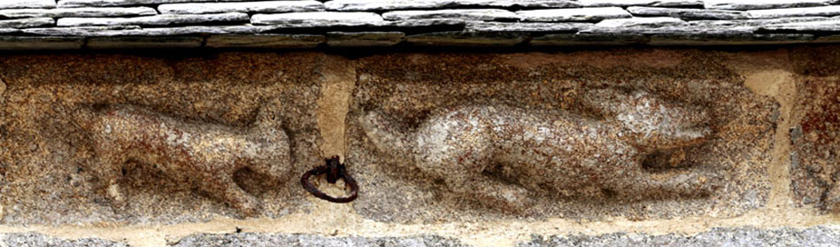 Sablire extrieure de l'glise Notre-Dame de Berhet (Bretagne)