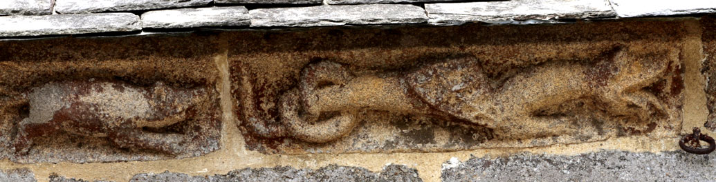 Sablire extrieure de l'glise Notre-Dame de Berhet (Bretagne)