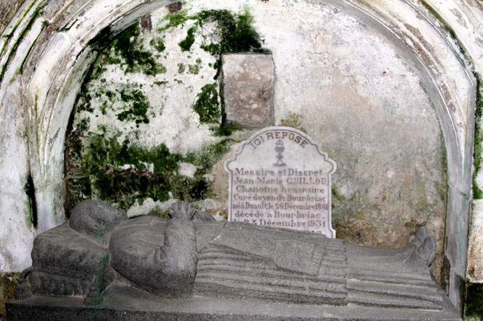 Crypte de l'glise Saint-Briac de Bourbriac (Bretagne)