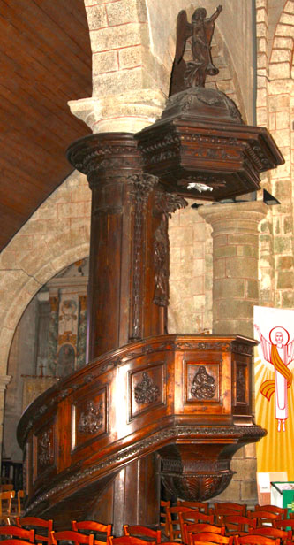 Chaire  prcher de l'glise Saint-Briac de Bourbriac (Bretagne)