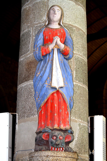 Statue de l'glise Notre-Dame de Bulat-Pestivien (Bretagne)