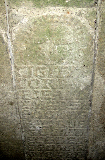 Pierre tombale de l'glise Notre-Dame de Bulat-Pestivien (Bretagne)