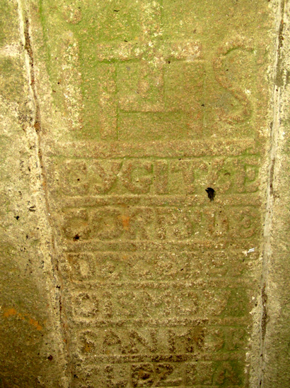 Pierre tombale de l'glise Notre-Dame de Bulat-Pestivien (Bretagne)