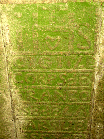 Pierre tombale de l'glise Notre-Dame de Bulat-Pestivien (Bretagne)