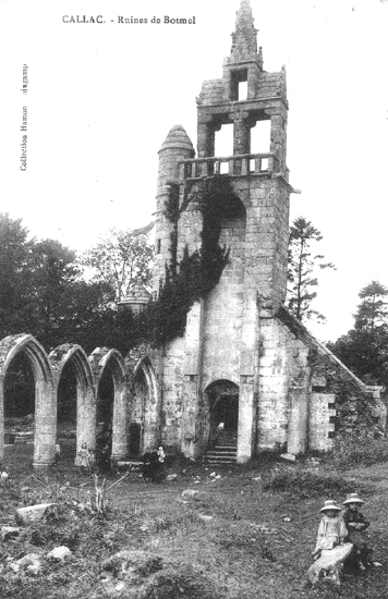 Ville de Callac (Bretagne) : ruines de l'église de Botmel.