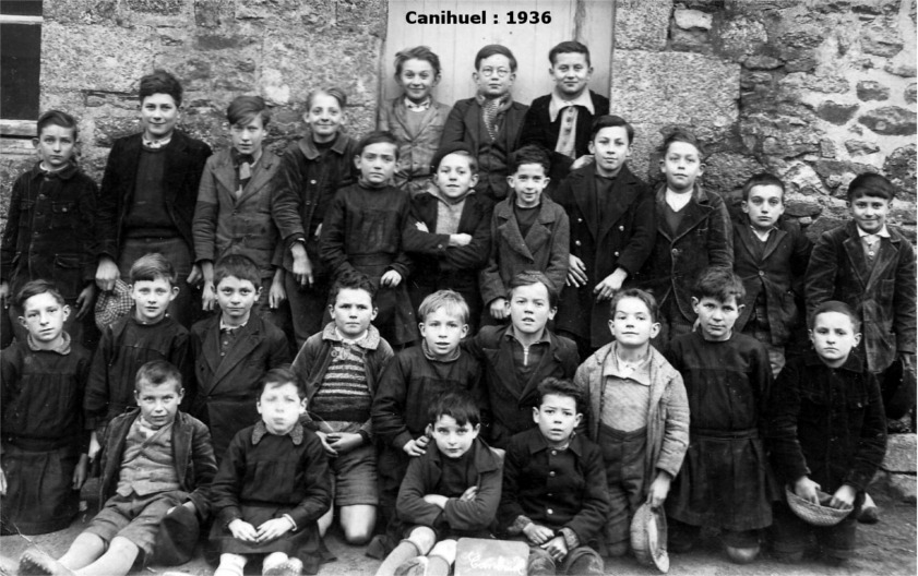 Elèves de l'école de Canihuel (année 1936) en Bretagne.