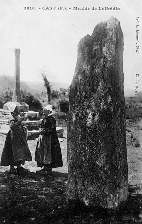 Le menhir de Cast (Bretagne).