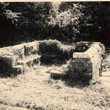 Fontaine de la chapelle de Gwennojen  Saint-Michel-en-Grve (Bretagne).