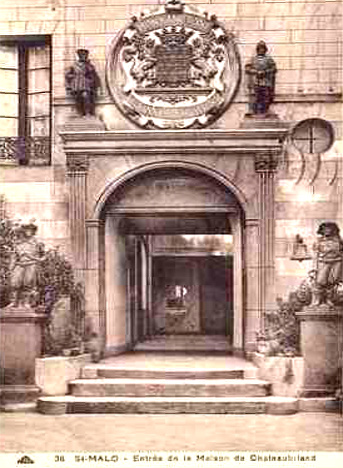 Saint-Malo, entre de la maison de Chteaubriand.