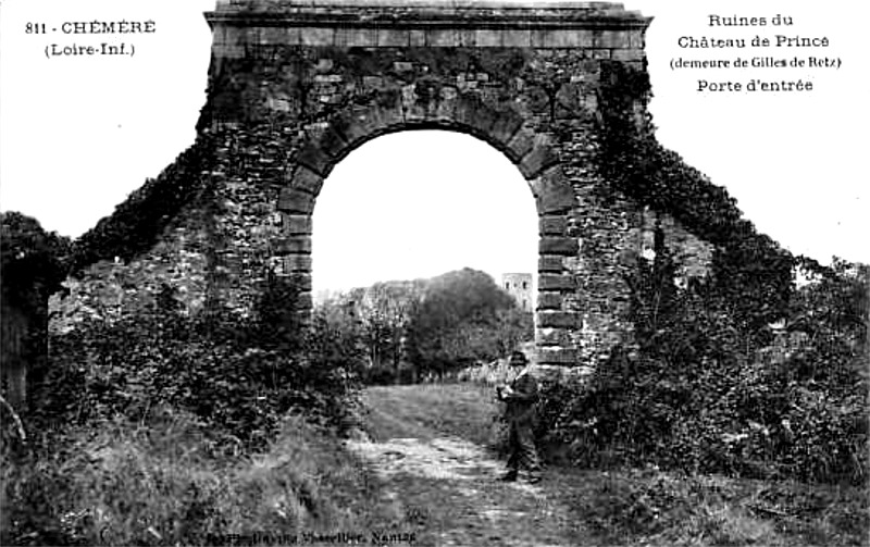 Vestige du chteau de Princ  Chmr (anciennement en Bretagne).