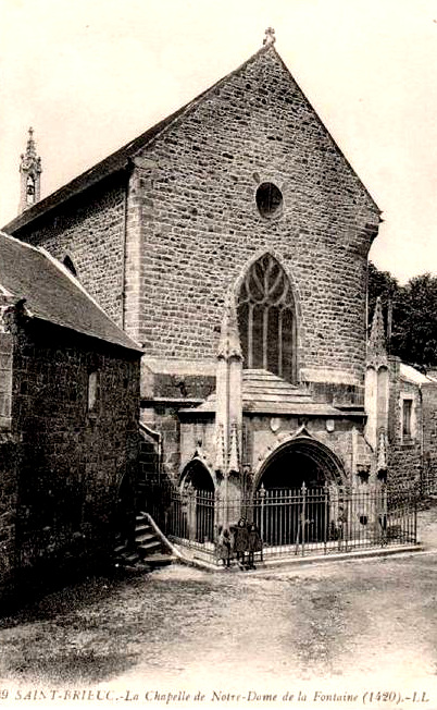 Culte de la Vierge  la chapelle Notre-Dame de la Fontaine en Saint-Brieuc (Bretagne).