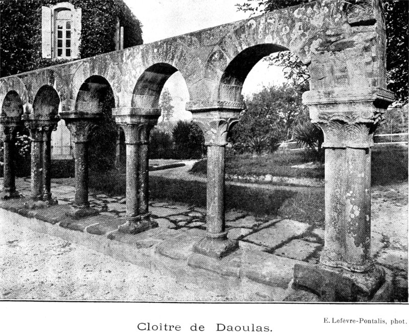 Daoulas (Bretagne) : le clotre.