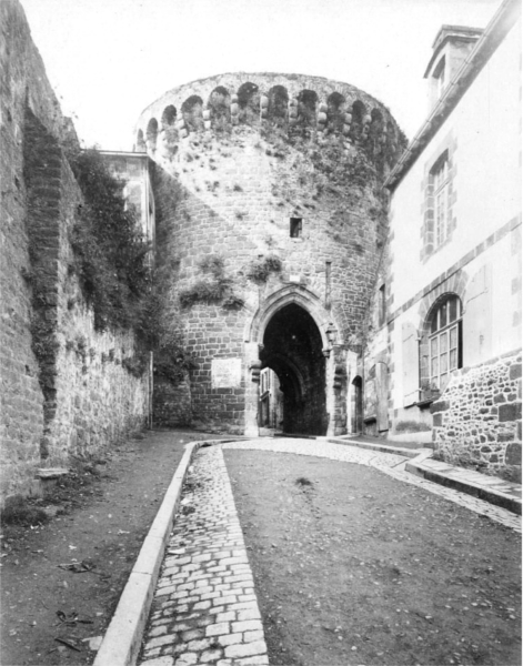 Dinan (Bretagne) : tour-porte du Jerzual.