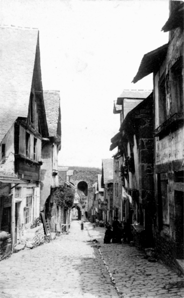 Dinan (Bretagne) : rue de Dinan.