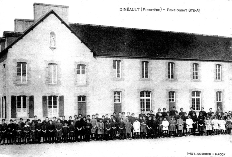 Ville de Dinault (Bretagne).