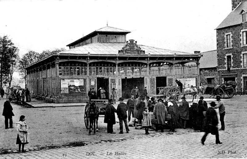 Dol-de-Bretagne (Bretagne) : les halles ou cohues.