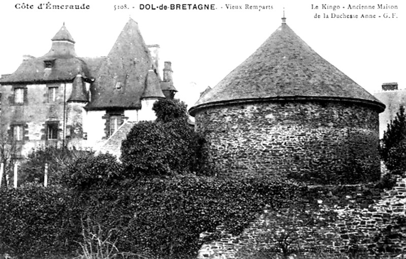 Dol-de-Bretagne (Bretagne) : les remparts.