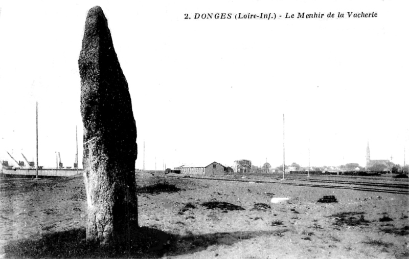 Menhir de la Vacherie à Donges (anciennement en Bretagne).