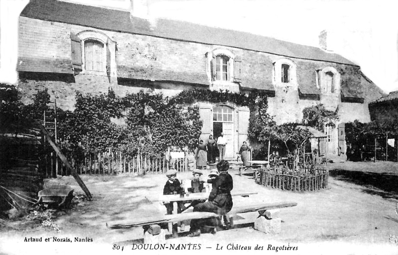 Chteau des Ragotires  Doulon (Bretagne).