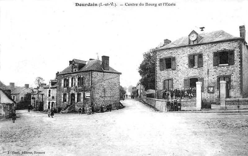 Ville et Ecole de Dourdain (Bretagne).