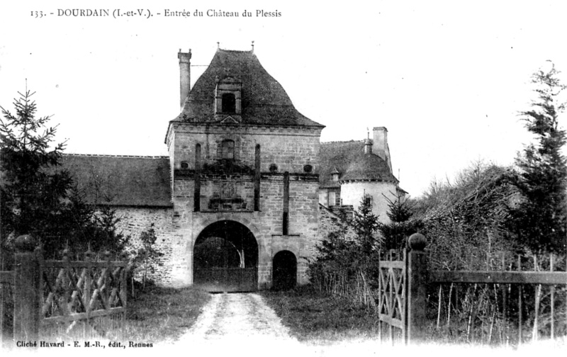 Porte du château du Plessis-Dourdain à Dourdain (Bretagne).