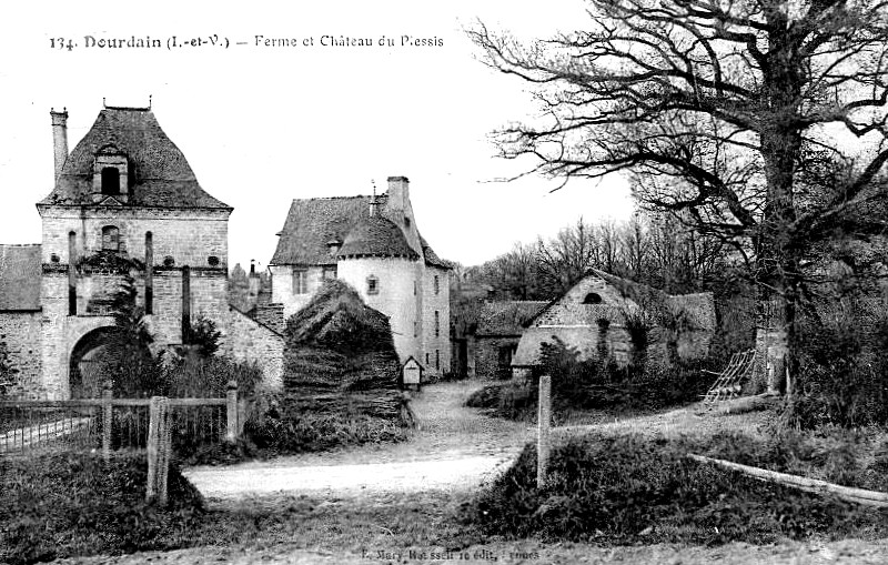 Chteau du Plessis-Pillet ou Pilet  Dourdain (Bretagne).