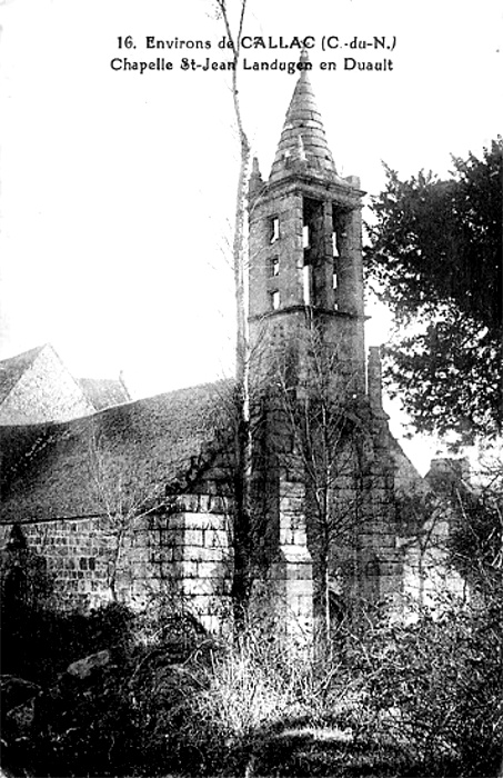 Ville de Duault (Bretagne) : chapelle.