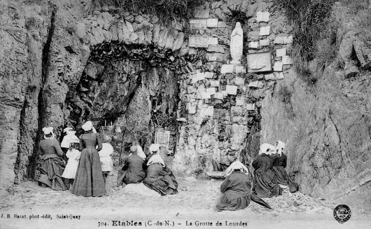 Grotte d'Etables-sur-Mer (Bretagne).