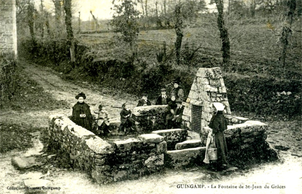 Fontaine de Grâces (Bretagne). 