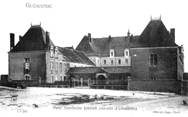 Sminaire et ancien couvent des Ursulines  Gurande (anciennement en Bretagne).