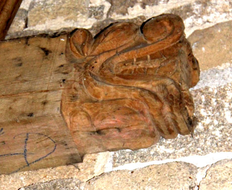 Poutre  engoulant de la chapelle Saint-Trmeur de Guerlesquin (Bretagne)