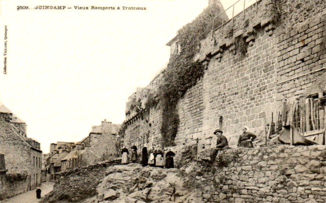 Remparts de Guingamp (Bretagne).